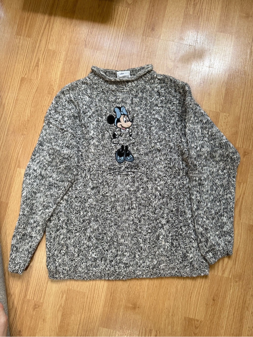Vintage 90s Walt Disney World Minnie Mouse Cable Knit Sweater L